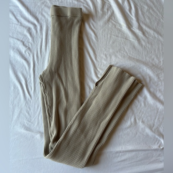 H&M - Beige Ribbed Legging Pant with Ankle Slit - Small - Picture 1 of 3